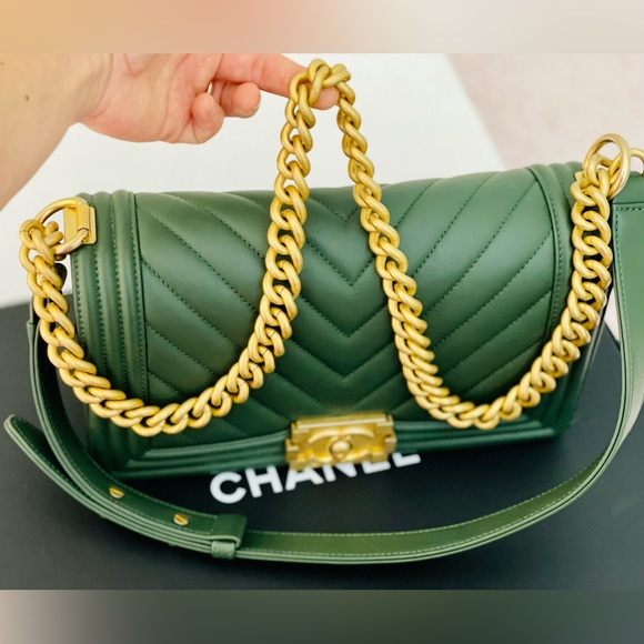 ❤️Used Chanel Boy 10 Chevron lamp skin, color green with gold hardware - Picture 5 of 16